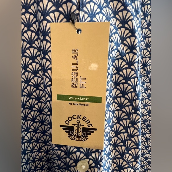 Dockers Men's Regular Fit Button Down Shirt Medium Seashell Print Blue White NWT - Picture 3 of 6